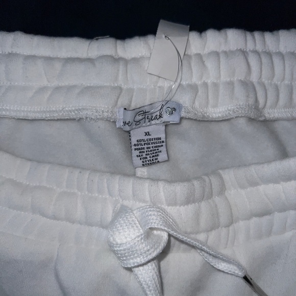 Loungewear - Picture 4 of 4